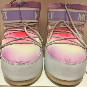 Moon boots tie-dye size US 7/8.5